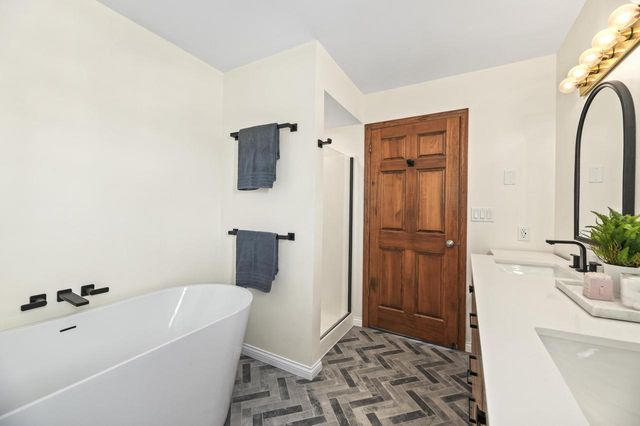 1095 Ridge ROAD, Waukesha, WI 53186