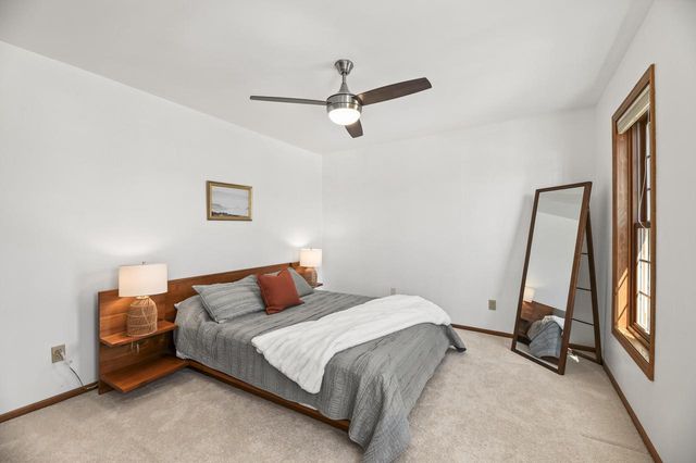 1095 Ridge ROAD, Waukesha, WI 53186