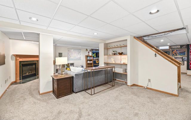 1095 Ridge ROAD, Waukesha, WI 53186