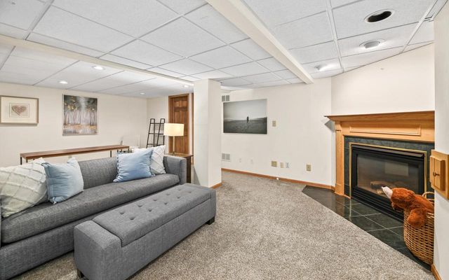 1095 Ridge ROAD, Waukesha, WI 53186