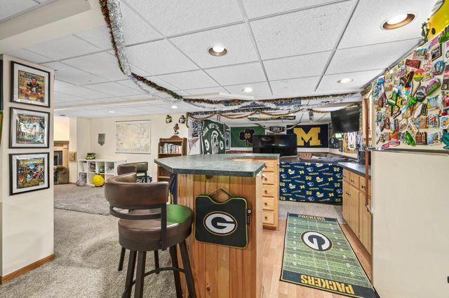 1095 Ridge ROAD, Waukesha, WI 53186