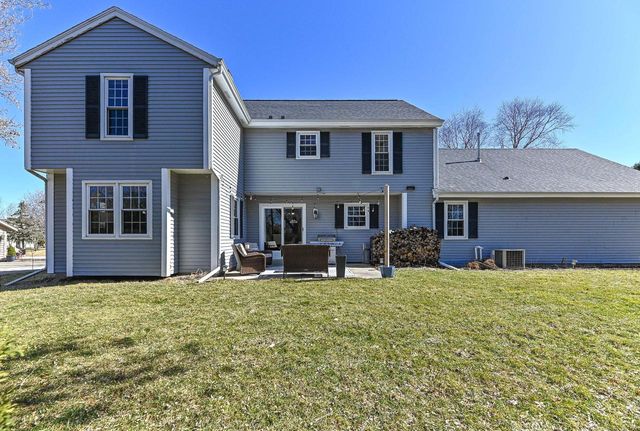 1095 Ridge ROAD, Waukesha, WI 53186