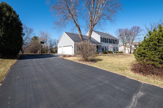 1095 Ridge ROAD, Waukesha, WI 53186