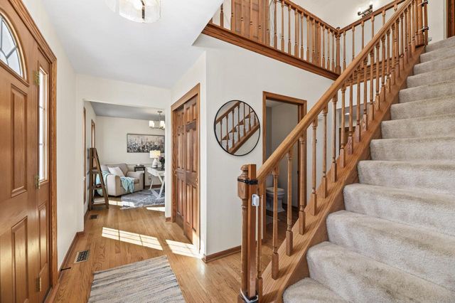 1095 Ridge ROAD, Waukesha, WI 53186