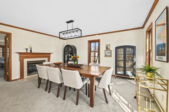 1095 Ridge ROAD, Waukesha, WI 53186