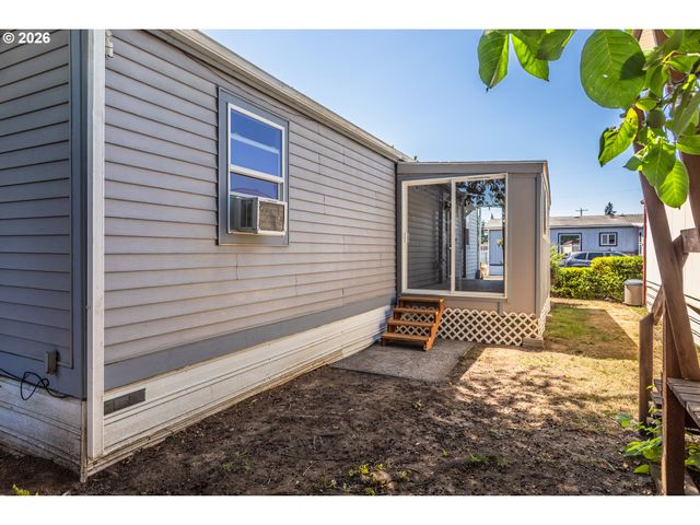 7227 Se FLAVEL St 02, Portland, OR 97206