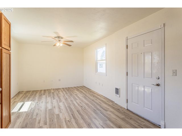 7227 Se FLAVEL St 02, Portland, OR 97206