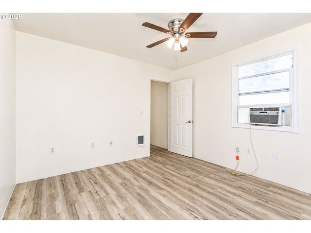 7227 Se FLAVEL St 02, Portland, OR 97206