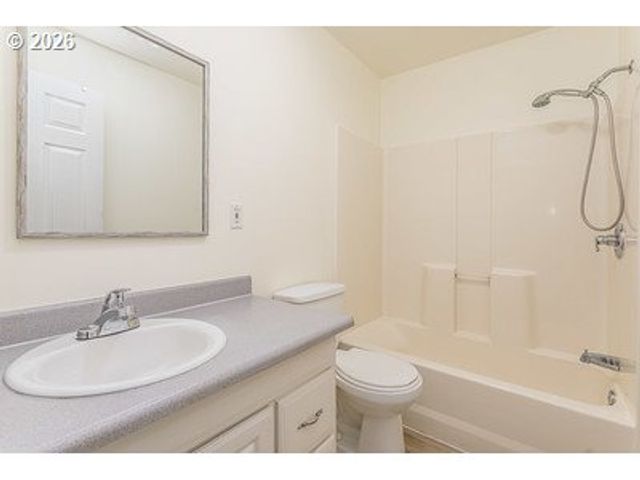 7227 Se FLAVEL St 02, Portland, OR 97206