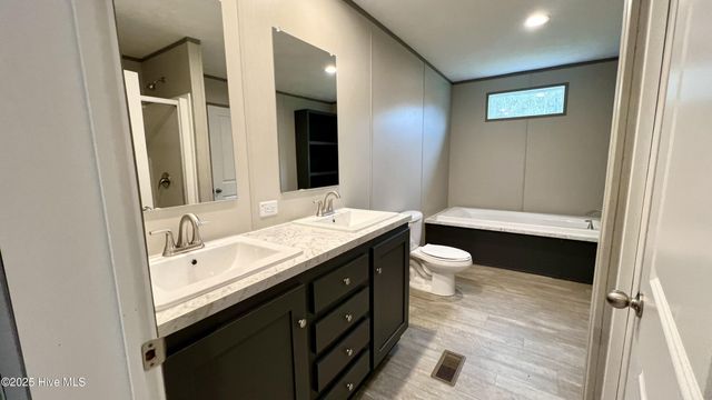 1908 Rooks Road, Atkinson, NC 28421