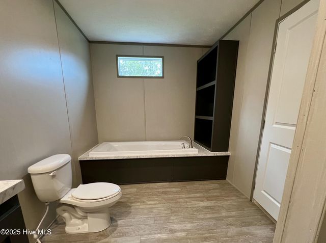 1908 Rooks Road, Atkinson, NC 28421