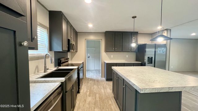 1908 Rooks Road, Atkinson, NC 28421