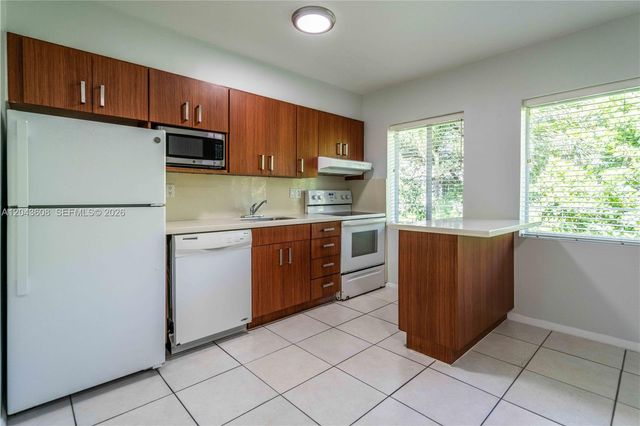 666 NE 80th St 8, Miami, FL 33138