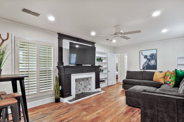 3712 Shelby Drive, Fort Worth, TX 76109
