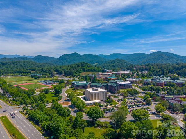 1747 University Heights Road, Cullowhee, NC 28723