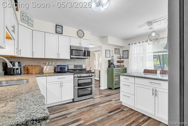 5211 Lakeshore Road, Fort Gratiot, MI 48059