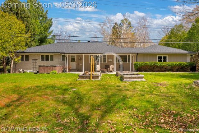 5211 Lakeshore Road, Fort Gratiot, MI 48059