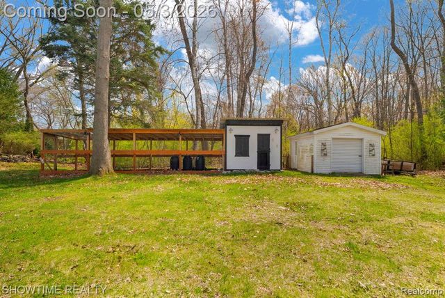 5211 Lakeshore Road, Fort Gratiot, MI 48059