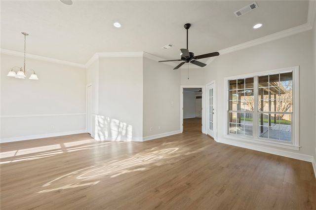 2913 Meadowbrook Court, College Station, TX 77845