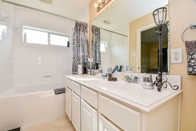 15607 Barber Grove Lane, Houston, TX 77095