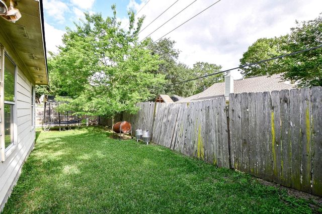 15607 Barber Grove Lane, Houston, TX 77095