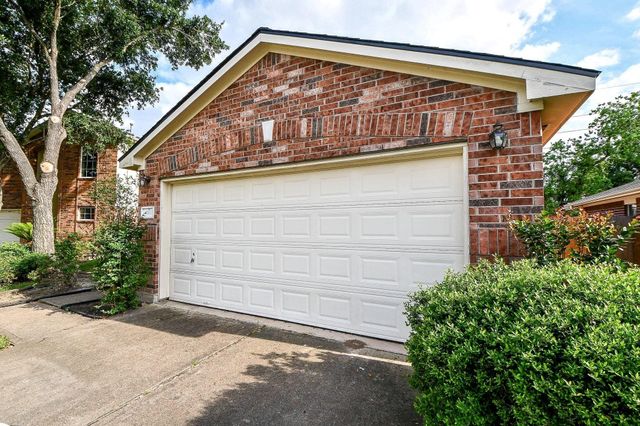 15607 Barber Grove Lane, Houston, TX 77095