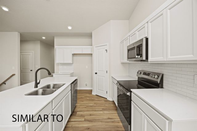 1108 Featherstone Avenue NE, Bondurant, IA 50035