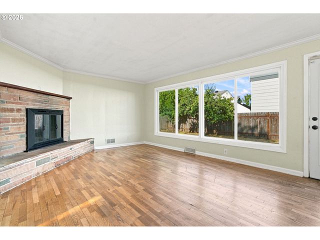 1099 ARCADIA Dr, Eugene, OR 97401