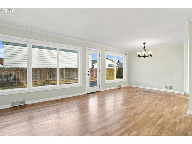 1099 ARCADIA Dr, Eugene, OR 97401