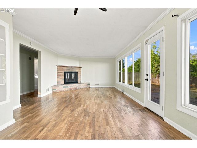 1099 ARCADIA Dr, Eugene, OR 97401