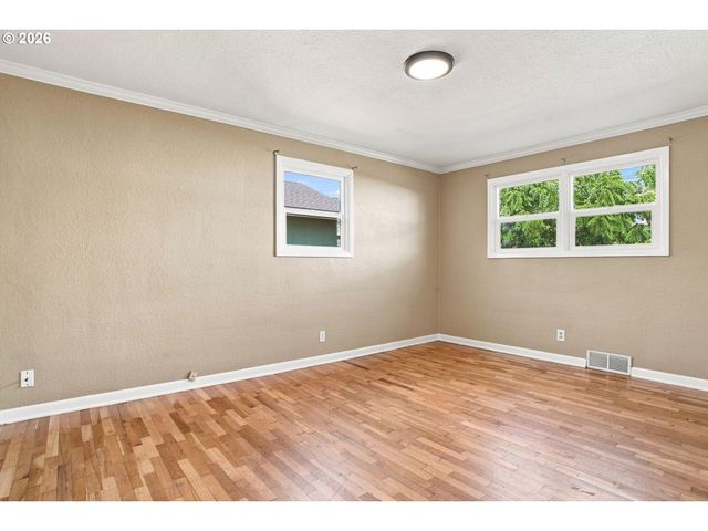 1099 ARCADIA Dr, Eugene, OR 97401