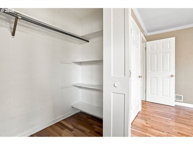 1099 ARCADIA Dr, Eugene, OR 97401