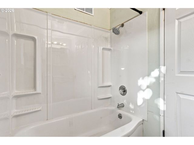 1099 ARCADIA Dr, Eugene, OR 97401