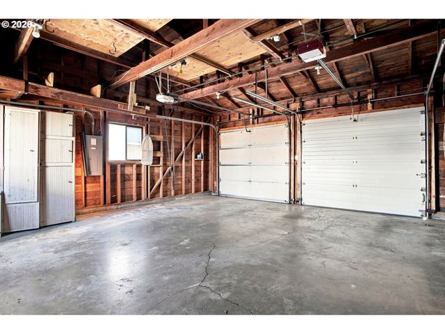 1099 ARCADIA Dr, Eugene, OR 97401