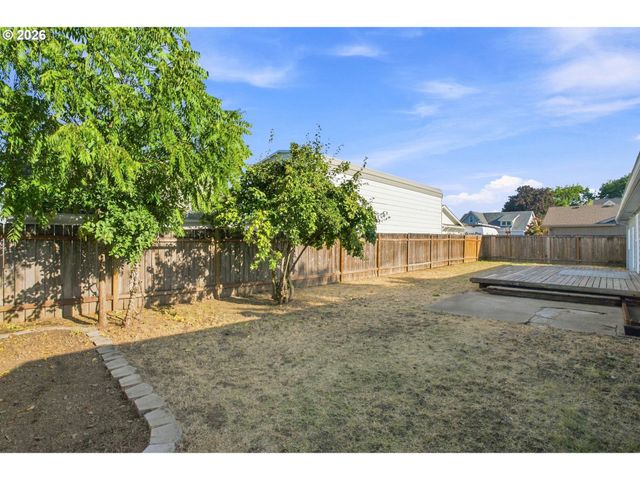 1099 ARCADIA Dr, Eugene, OR 97401