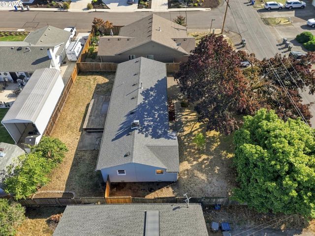 1099 ARCADIA Dr, Eugene, OR 97401