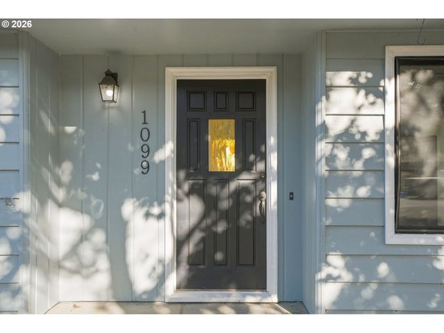 1099 ARCADIA Dr, Eugene, OR 97401