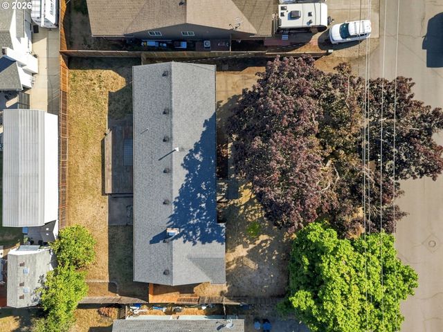 1099 ARCADIA Dr, Eugene, OR 97401