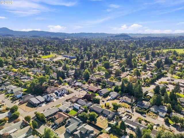 1099 ARCADIA Dr, Eugene, OR 97401