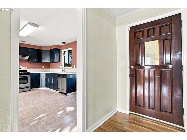 1099 ARCADIA Dr, Eugene, OR 97401