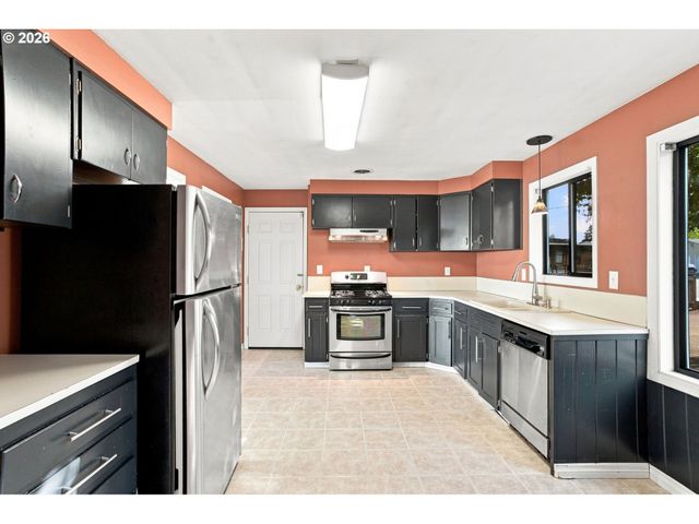 1099 ARCADIA Dr, Eugene, OR 97401
