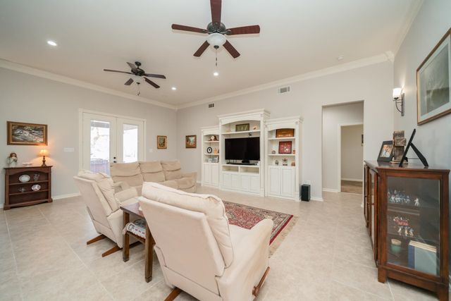 1223 Pine St, Kilgore, TX 75662