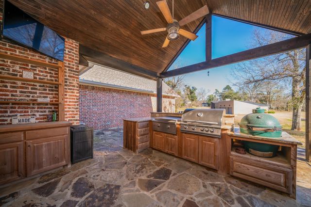 1223 Pine St, Kilgore, TX 75662