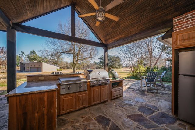 1223 Pine St, Kilgore, TX 75662