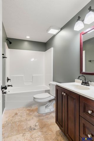 8020 S 58th Street, Lincoln, NE 68516