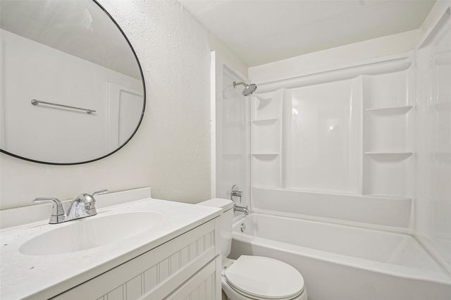 2413 Leon ST 104, Austin, TX 78705