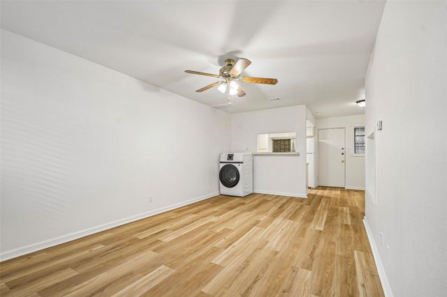 2413 Leon ST 104, Austin, TX 78705