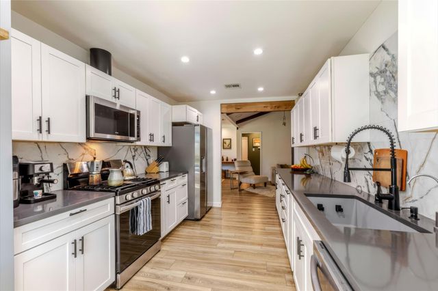 1300 Old Cedar LN, Austin, TX 78758