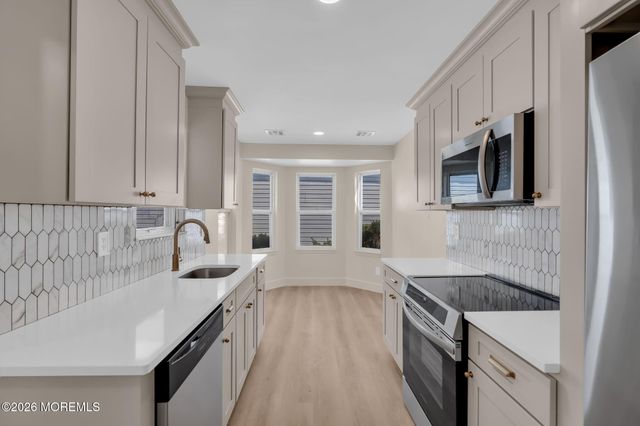 136 Longwood Drive, Manahawkin, NJ 08050