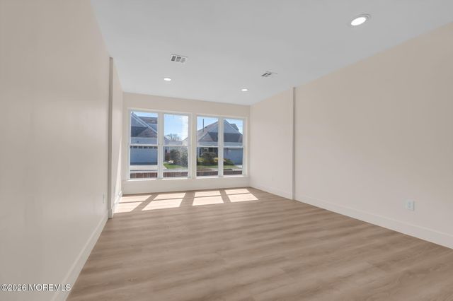 136 Longwood Drive, Manahawkin, NJ 08050